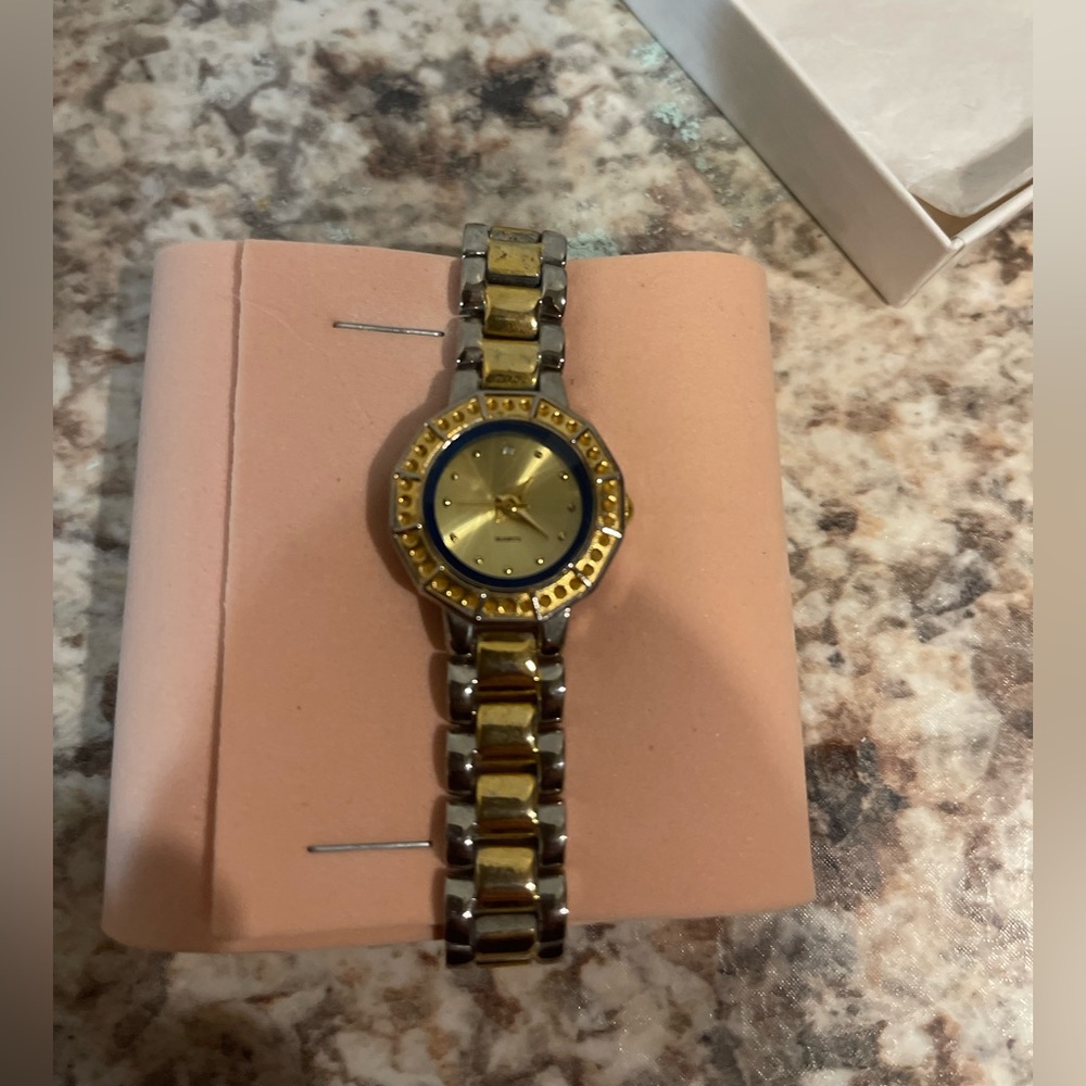 Vintage women’s two tone quartz watch